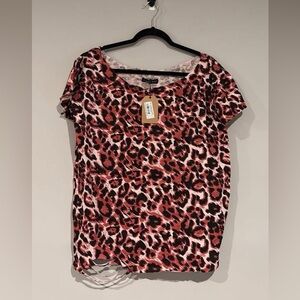 Leopard Print Short Sleeve Scoop Neck Top - Red/Black